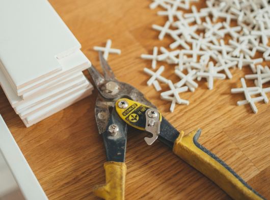 parquet en bois avec des croisillons
